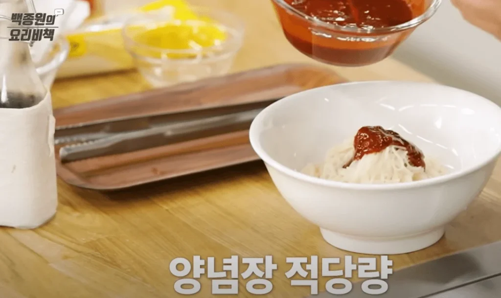비빔국수 양념장 만드는법 황금 레시피: 백종원 류수영 비빔국수 양념장 비교 3 img 5 11